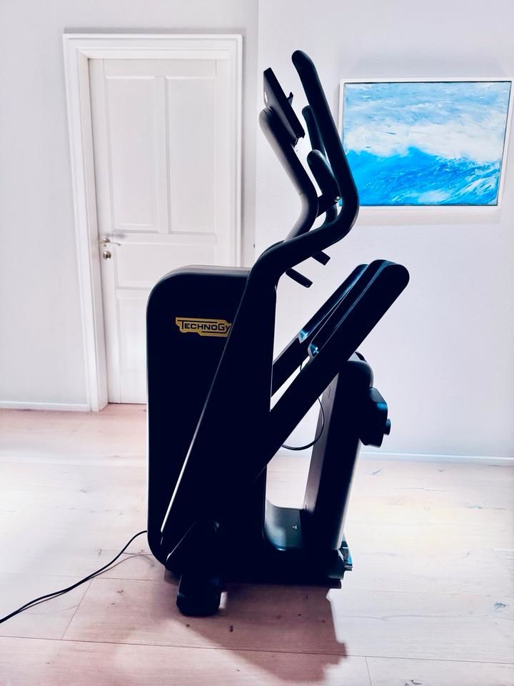 V�lo elliptique Technogym 1700 Chalonnes-sur-Loire (49)
