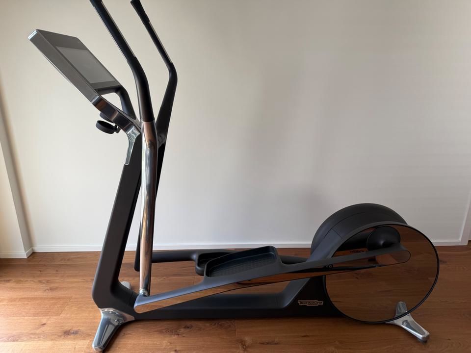 V�lo elliptique Technogym mod�le Cross Personal Live 16 4000 Aurillac (15)