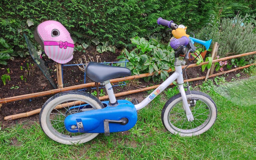 v�lo enfant jusqu'�  7/8 ans compris le casque  
30 Villeneuve-d'Ascq (59)