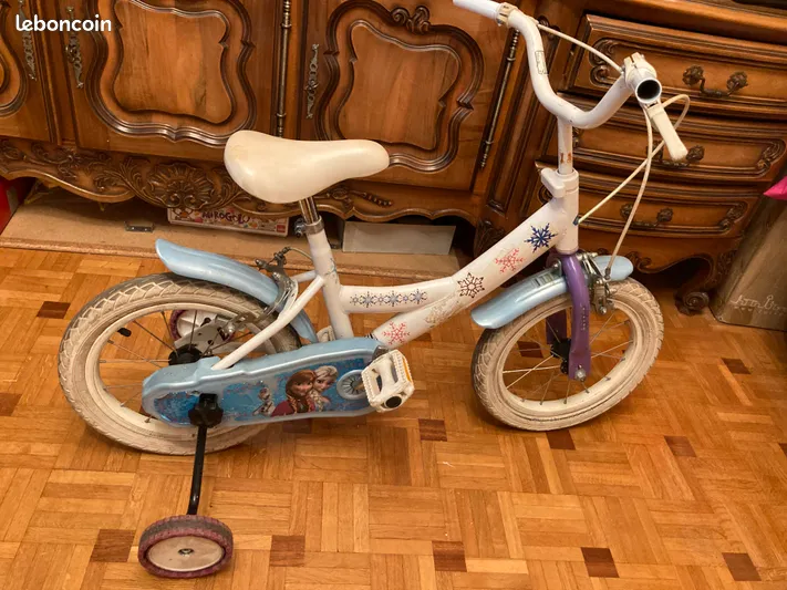 V�lo enfant reine des neigeDisney avec petites roulettes 4-6 30 Nice (06)
