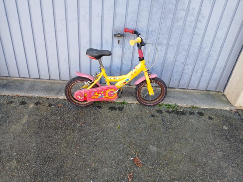 V�lo enfant (roues 12 ) r�vis�. 10 Vitr� (35)