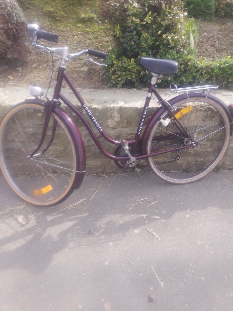 V�lo Femme r�tro col de cygne Bordeaux
Marque NORD FRANCE
30 Mortain (50)