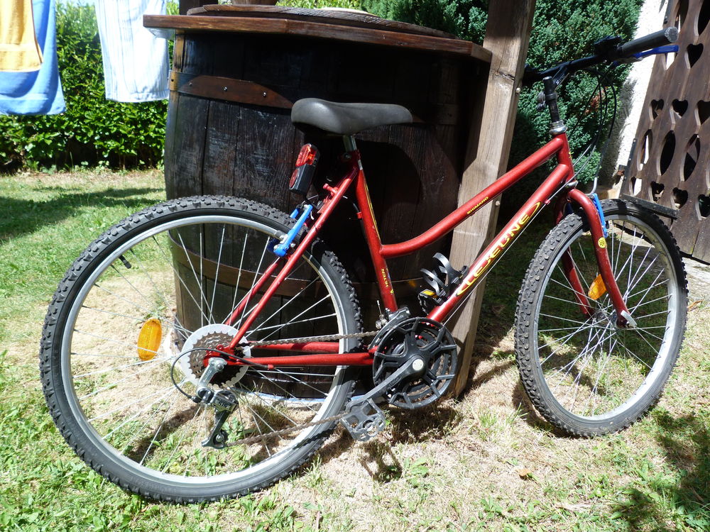 V�lo femme rouge 45 Theys (38)