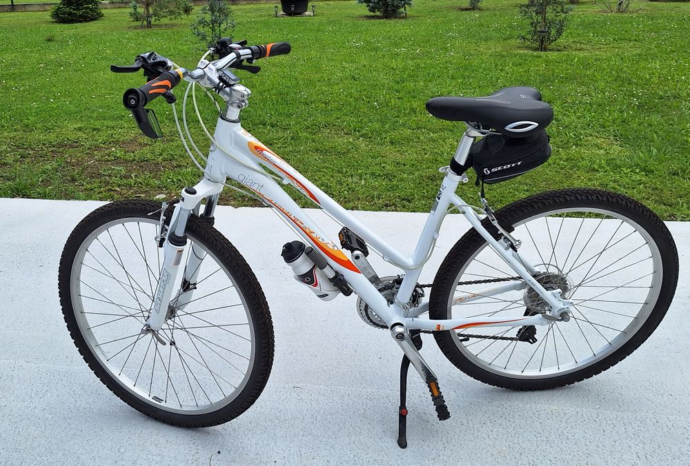 VELO VTC GIANT4. Taille M. Jamais Utilis� 390 Scionzier (74)