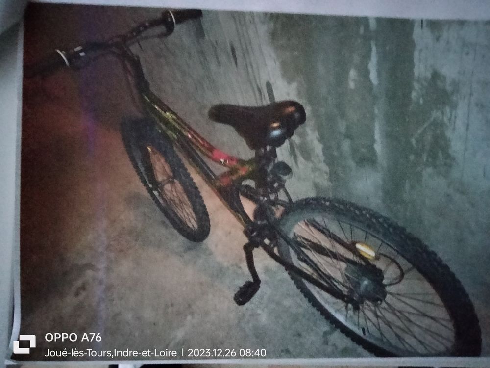 V�lo �  jou� les Tours 37300
50 Jou�-l�s-Tours (37)