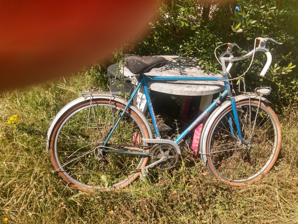 v�lo marque manufrance 100 Les Essarts (85)