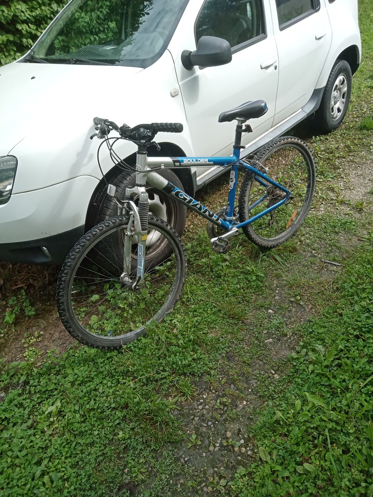 V�lo Montagne Giant Boulder - Cadre Aluminium Bleu 50 Valleiry (74)