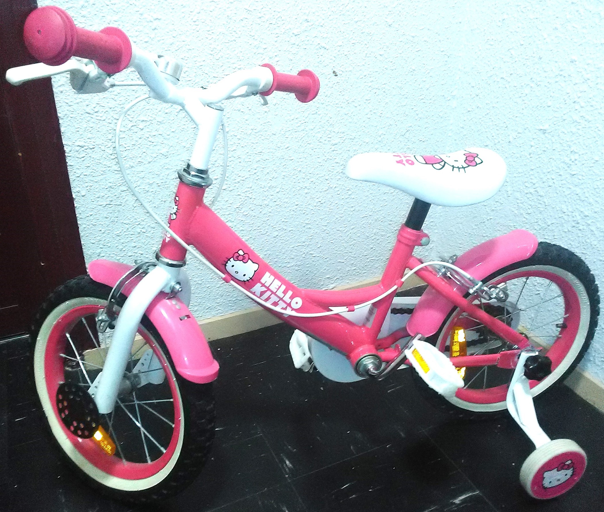 V�lo Neuf Hello Kitty avec roulettes 60 Bill�re (64)