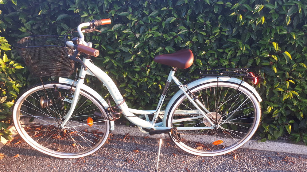 v�lo neuf. 100 Saint-�milion (33)