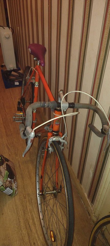 v�lo Peugeot des ann�es 70 80 vintage tr�s bon �tat comme neuf avec pi�ces d�tach�es deux roues une fourche avant des plateaux 220 Angoul�me (16)