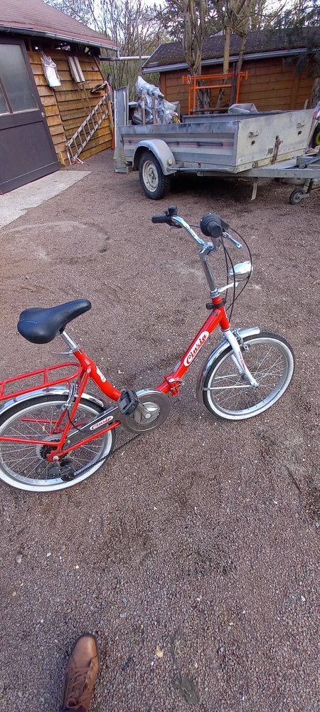 VELO PLIANT PARFAIT ETAT. Id�al pour voyager              
260 Th�nioux (18)