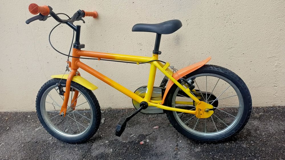 velo 16 pouces  jaune orange  
25 Marignane (13)
