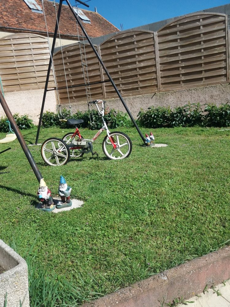 v�lo pour handicap�es pneus us�es 150 Vindecy (71)