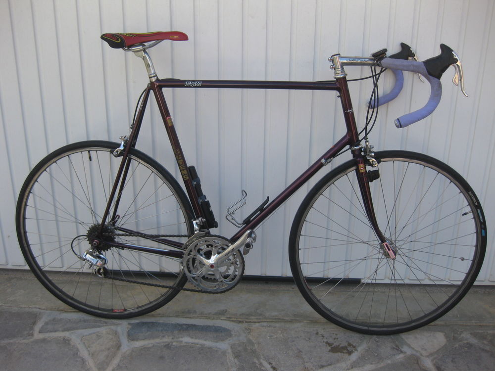 V�lo de route artisanal Vintage ROUTENS
Taille cadre : 64cm 500 Rivi�re-sur-Tarn (12)