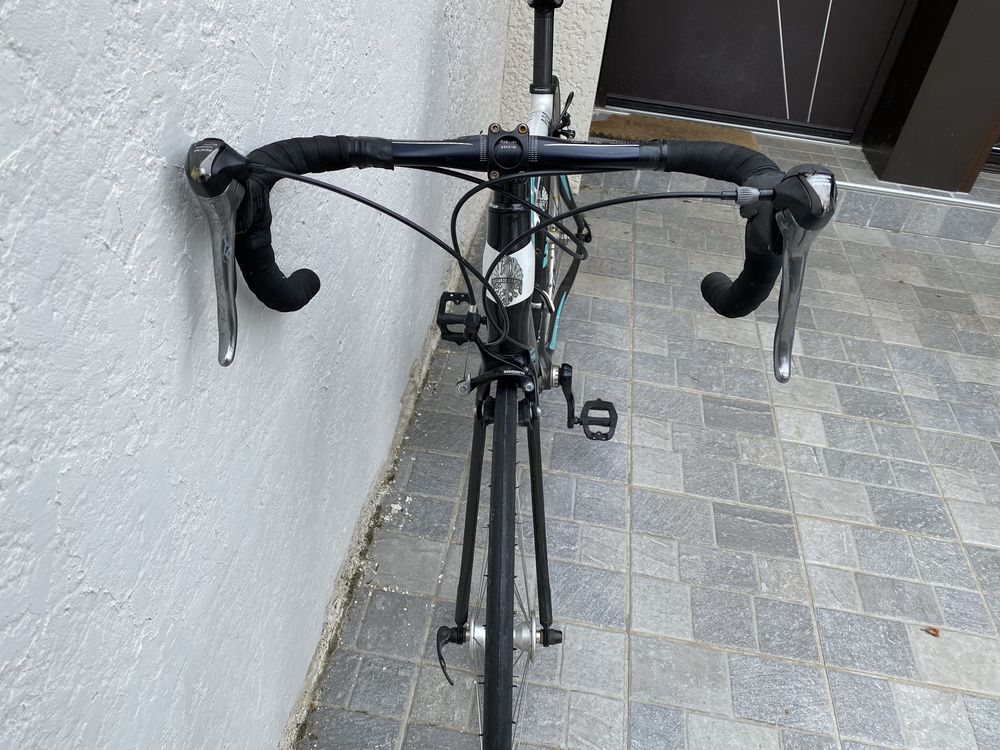 V�lo de route bianchi 700 Grenoble (38)