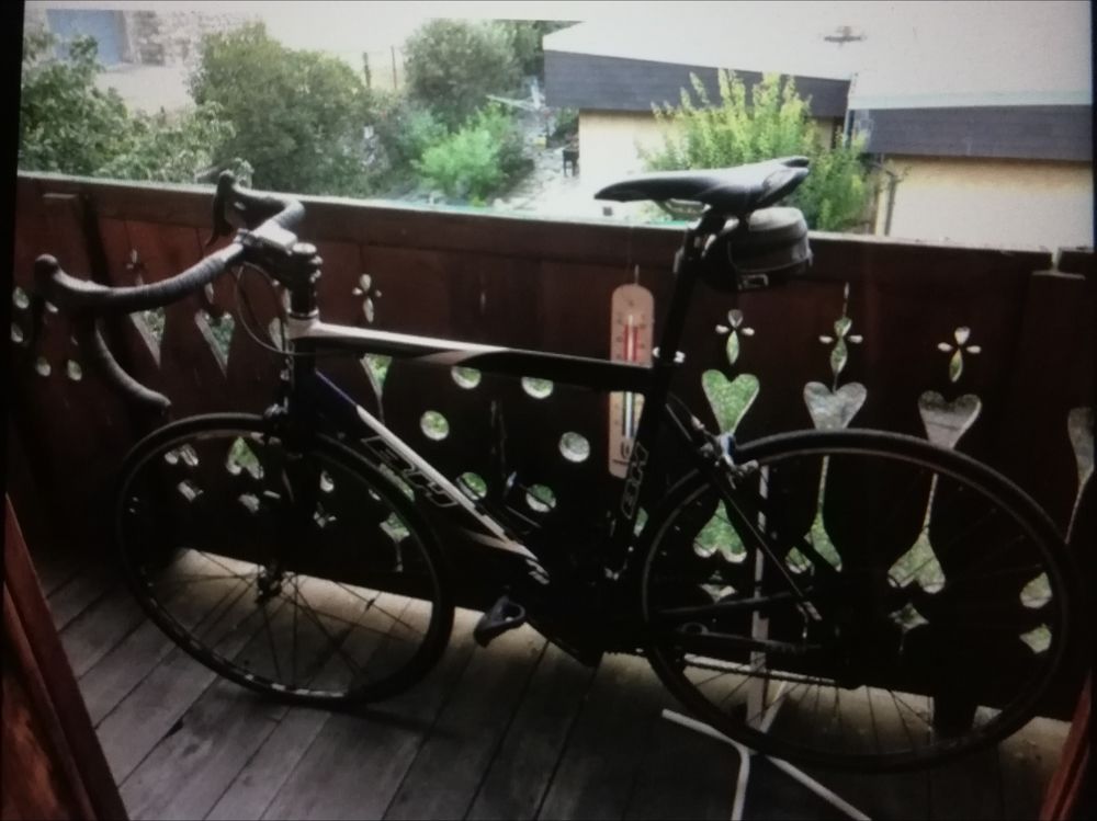 V�lo de route BH bleu/gris/noir. 400 Saint-Martin-d'Arc (73)