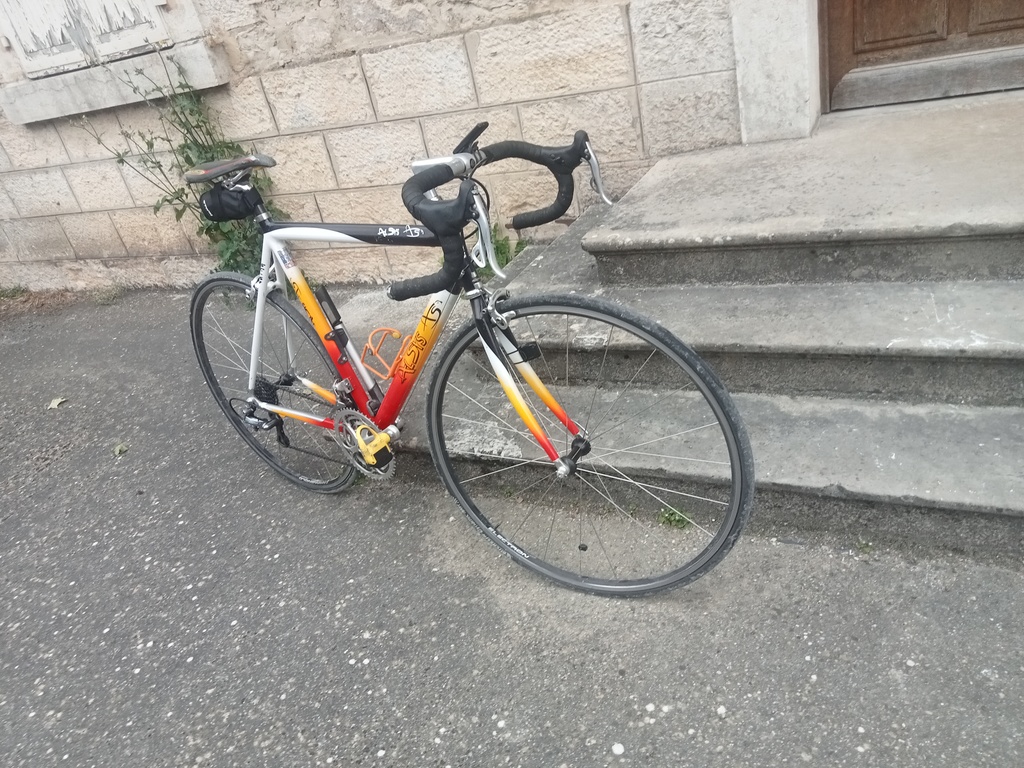 V�lo de route cadre color� 250 Porcieu-Amblagnieu (38)