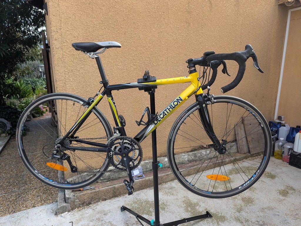 V�lo de route Decathlon jaune et noir 60 Carros (06)