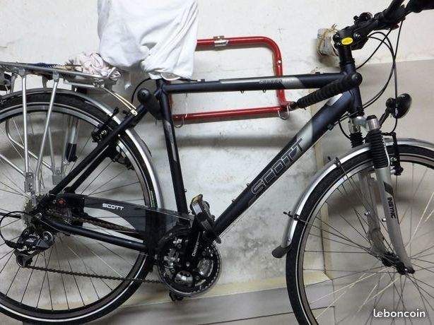 V�lo de route et de loisir neuf VTC SCOTT
bleu fonc�, 600 Saint-Vaast-en-Chauss�e (80)