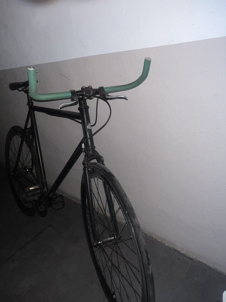 V�lo tr�s bon �tat  couleur noir 150 Marseille 4 (13)