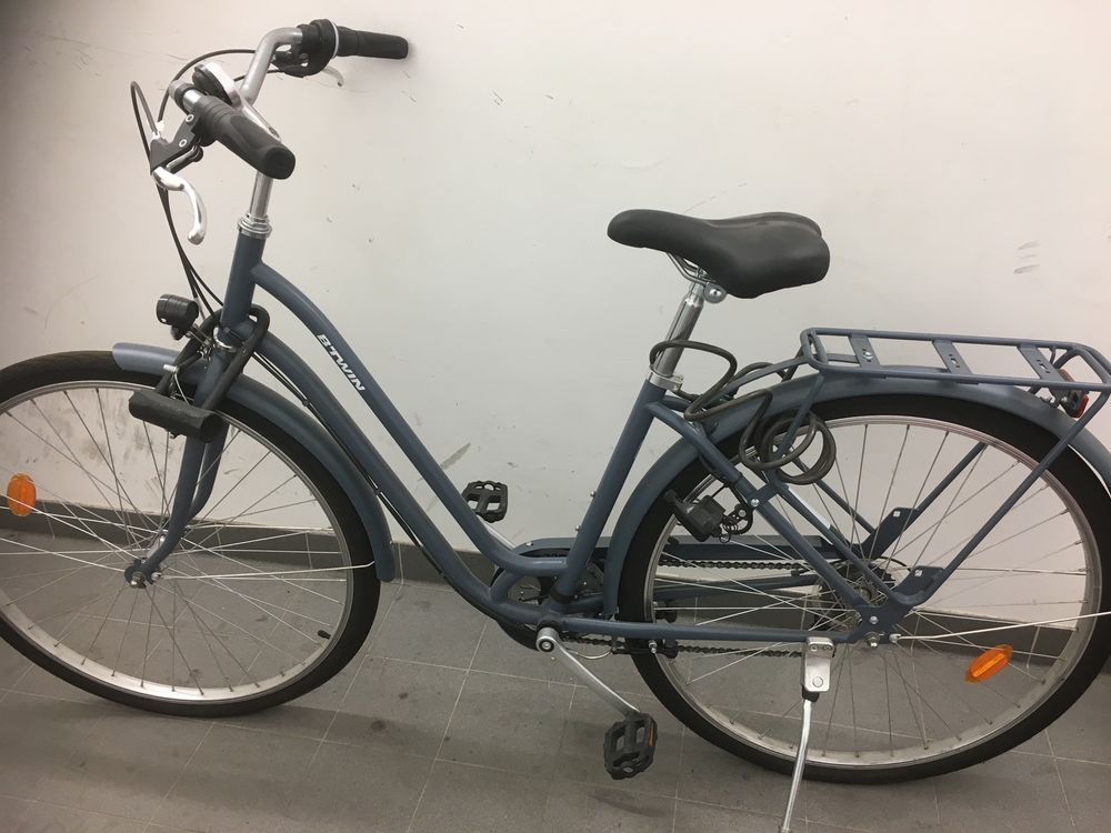 VELO B-TWIN de chez DECATHLON
150 Levallois-Perret (92)