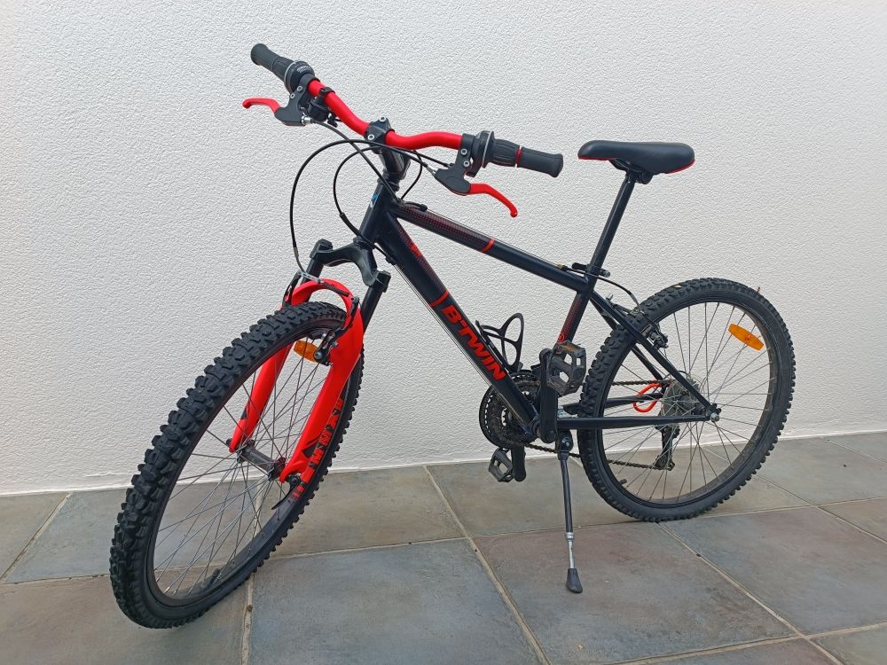 V�lo b-twin enfant orange et noir 190 Locmin� (56)