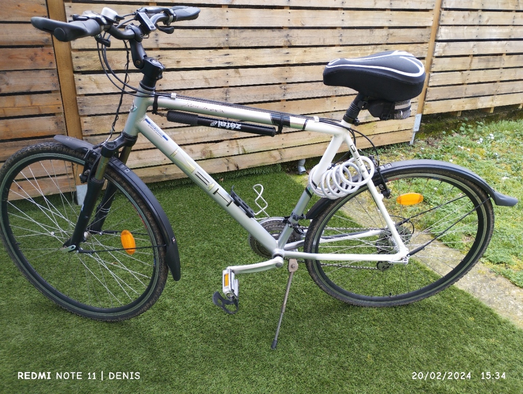 V�lo de ville �quip� et fonctionnel 150 Beautiran (33)