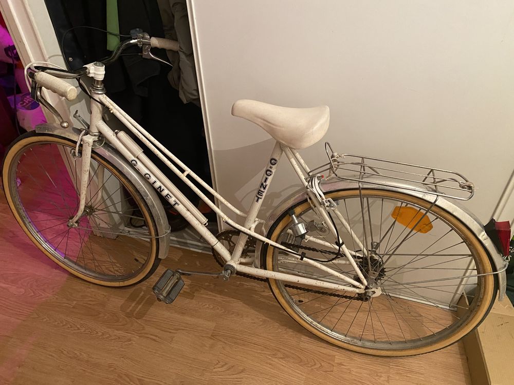 Velo vintage C.Ginet blanc 70 Lyon 9 (69)
