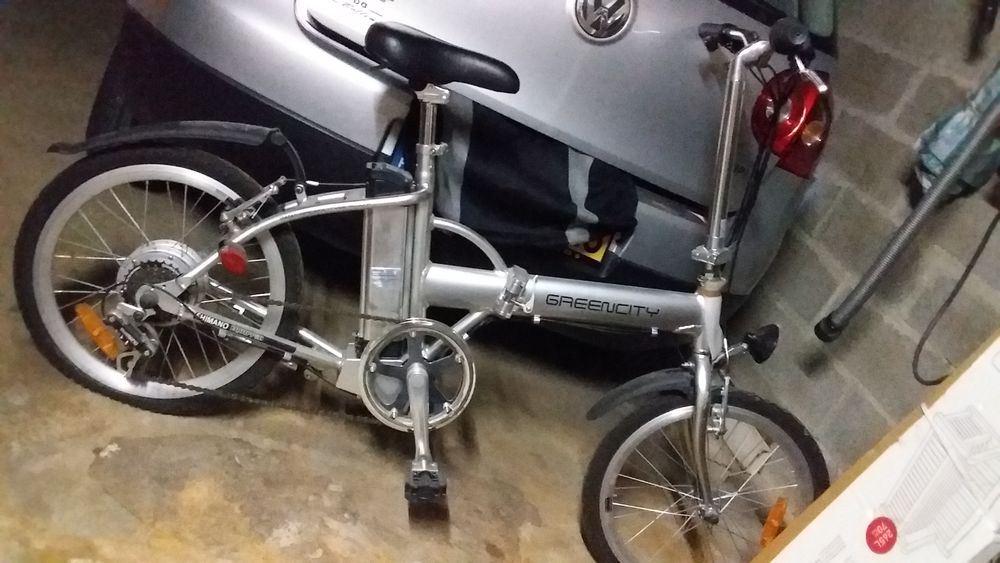 2 V�los (1homme, 1 femme.) 850 Saint-Paul-Trois-Ch�teaux (26)