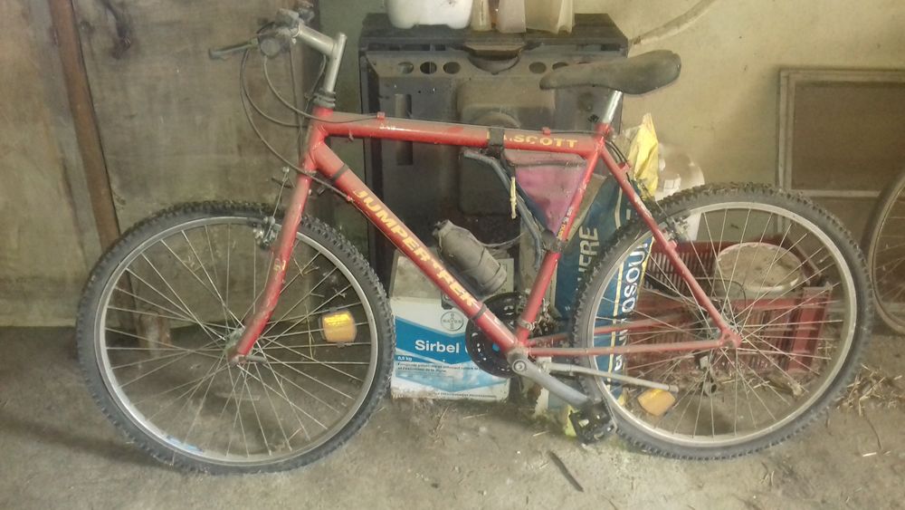  Lot de 2 V�los VTT en bon �tat g�n�ral 100 Th�ziers (30)