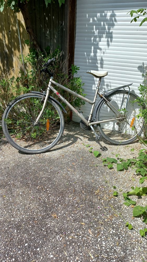 V�los femme ou grand ado, gris 75 Benet (85)