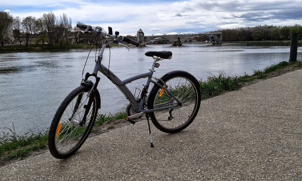 VELOS VTC taille M  Plus 2 pneus chambre � air 26x1,20 165 Avignon (84)