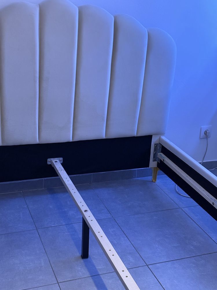 lit 190*140 en velours beige 200 Romans-sur-Is�re (26)