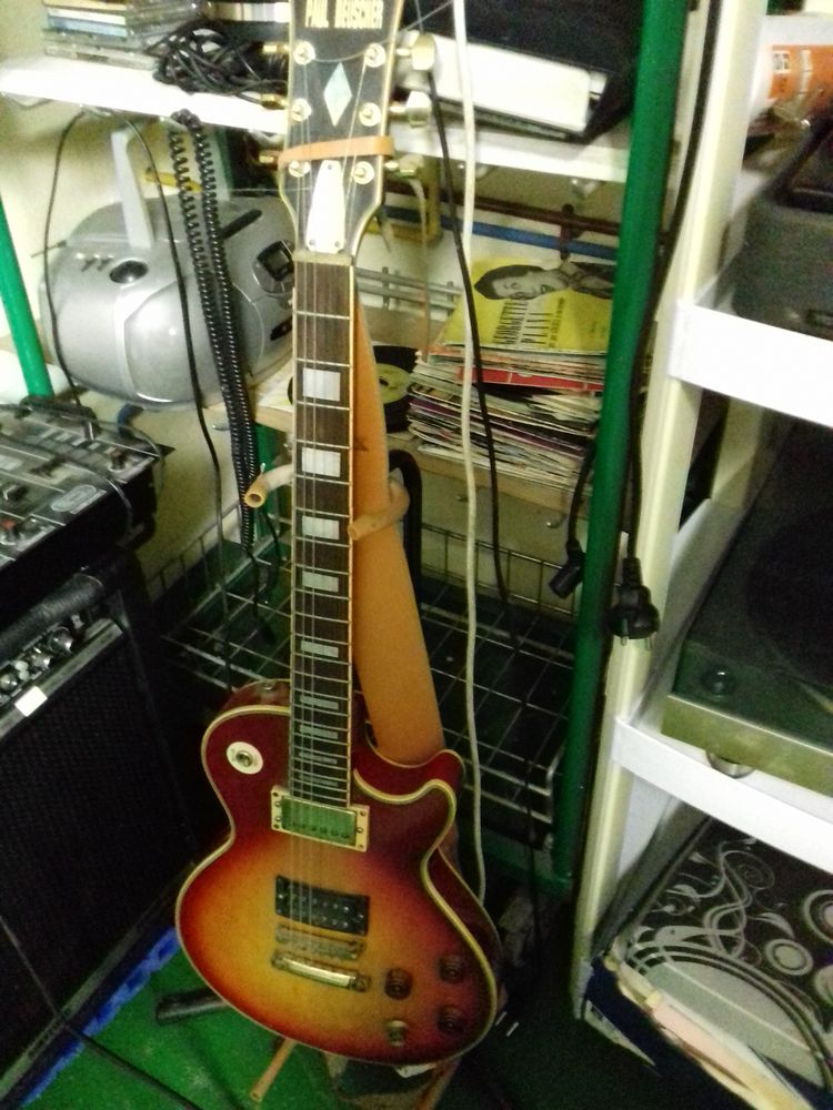 vend acordeon  et guitare electrique avec ampli 0 Moussy-le-Neuf (77)