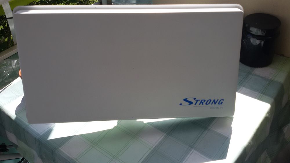 Vend antenne satellite rectangulaire 2 sorties.
80 Draveil (91)