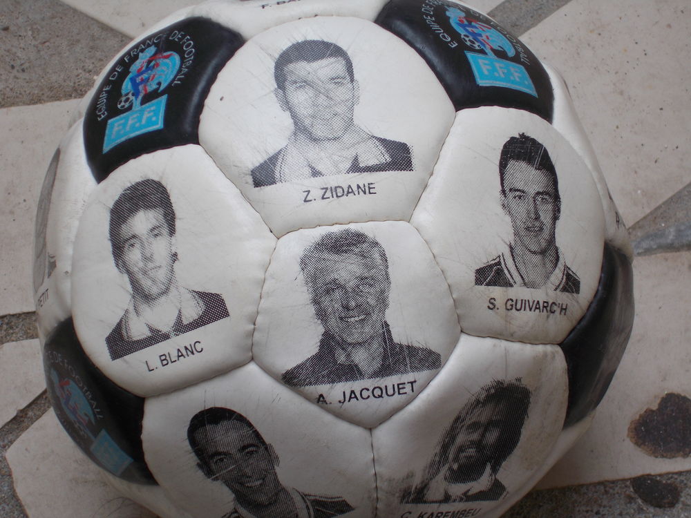 vend ballon foot de 1998 0 Cholet (49)