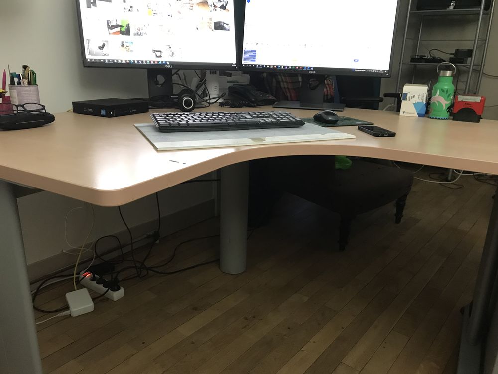 Vend 1 bureau angle pro, 1 casier � roulette et 2 armoires 80 Sartrouville (78)