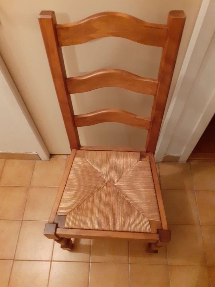 Vend 6 chaises en ch�ne 0 Saint-Lothain (39)