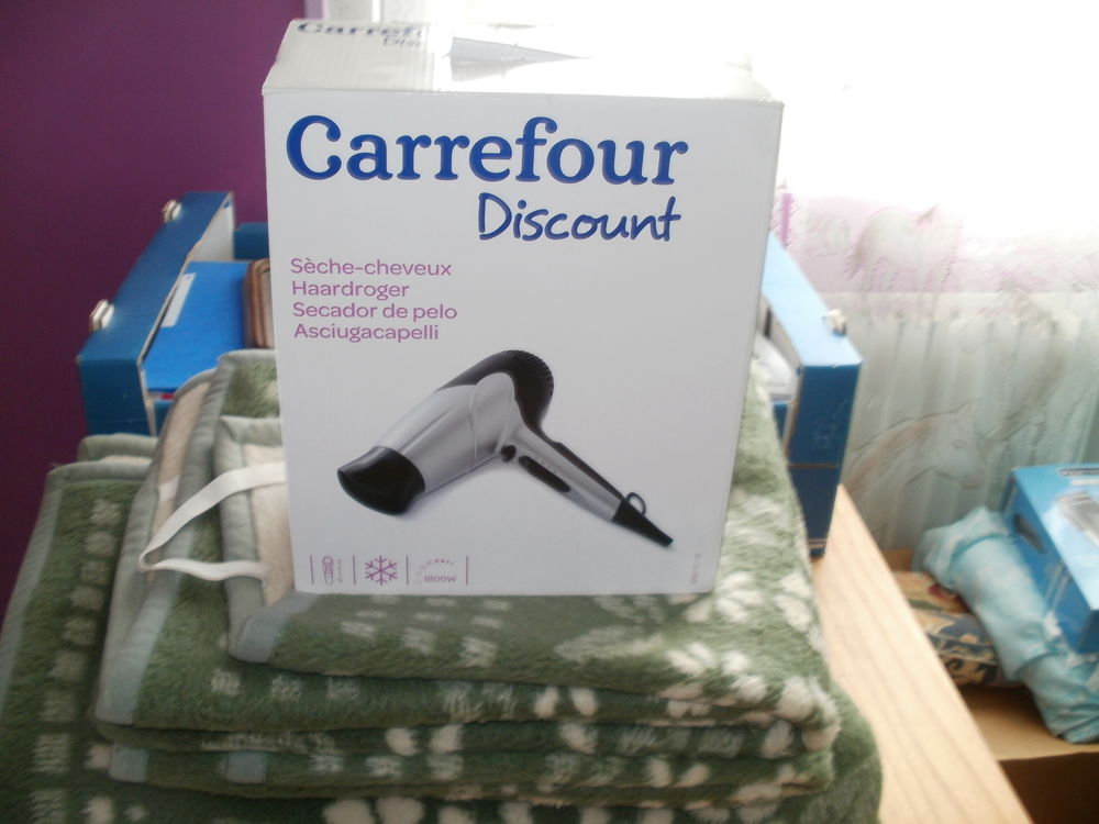 vend 2 s�che-cheveux plus un babyliss 15 Le Haut-Corlay (22)