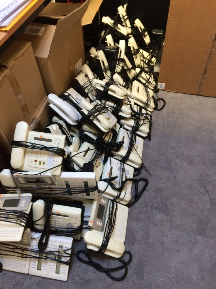 vend lot de t�l�phones environ une quarantaine 0 Valence (26)