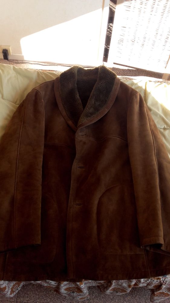 VENDE VESTE MOUTON BENETON. 70 Saint-Amour-Bellevue (71)