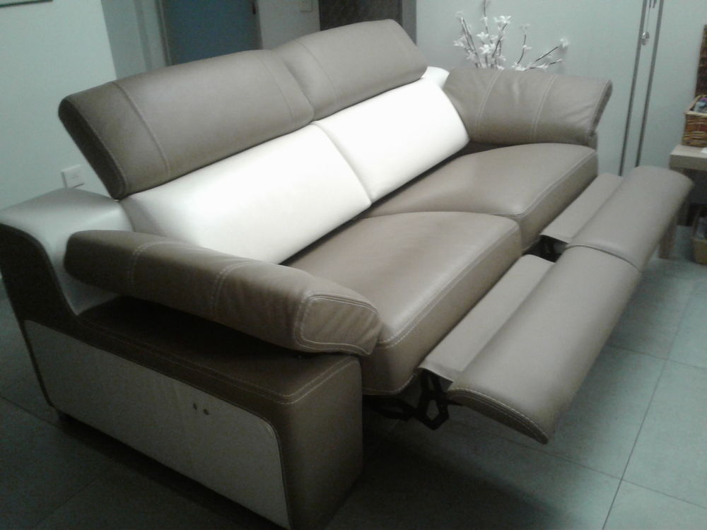 Vendons 2 CANAPES CUIR 2 tons Blanc et Taupe 3000 Barr (67)