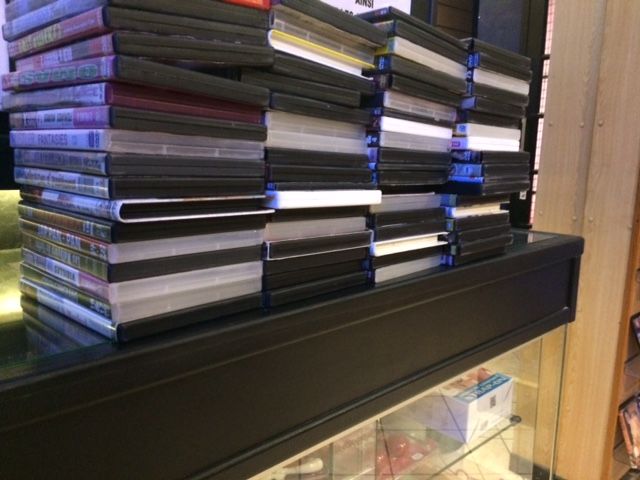 a  vendre   240   DVD  GAY  ADULTE 600 Nice (06)