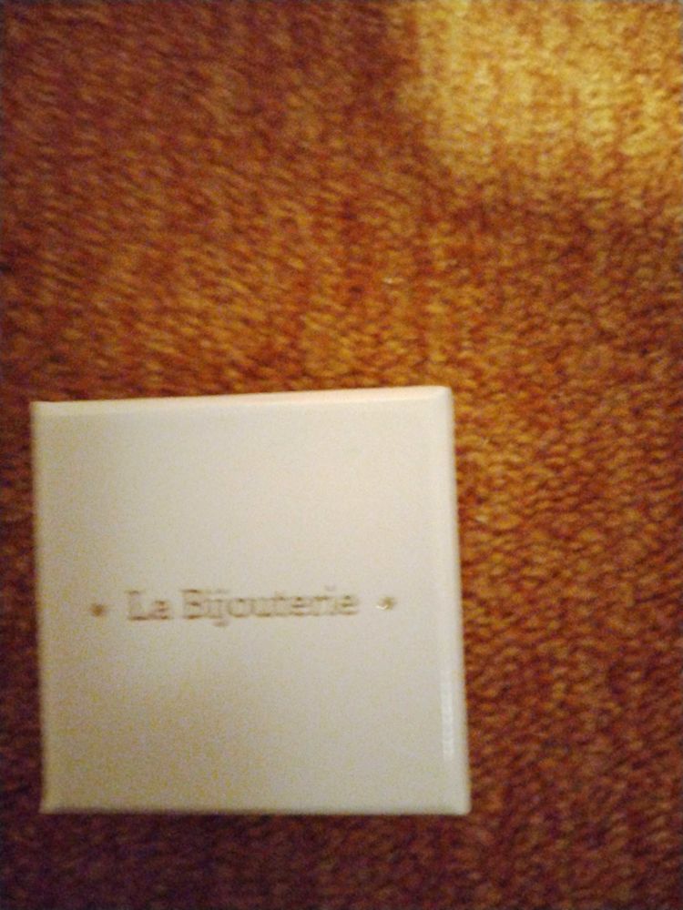 vendre boucles d'oreilles en or 95 Caou�nnec-Lanv�z�ac (22)