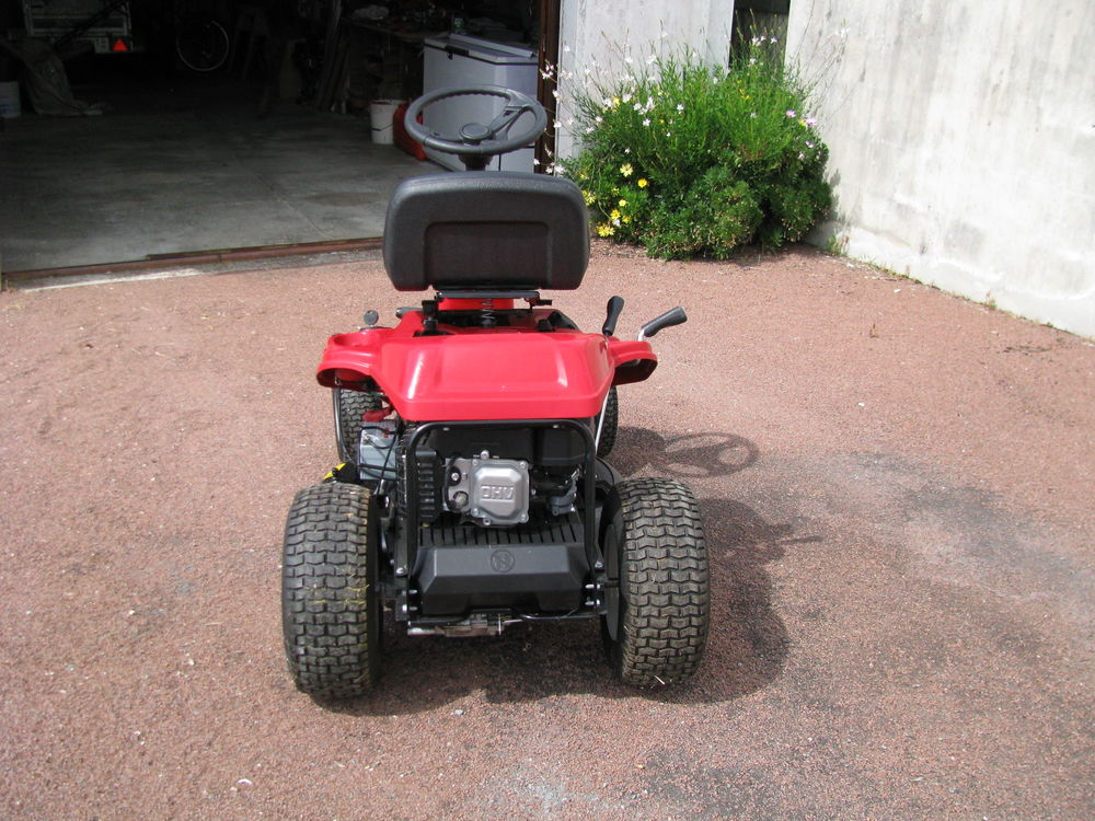 A  VENDRE Cause sant�, Micro Tracteur MTD . 
1000 Loulay (17)