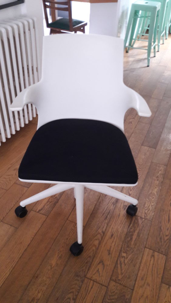 A vendre chaise Kartell Spoon chair 200 Perpignan (66)