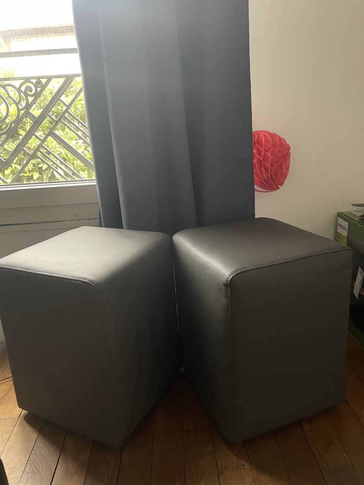 �� vendre : deux petits poufs en simili cuir �  bas prix 15 Courbevoie (92)