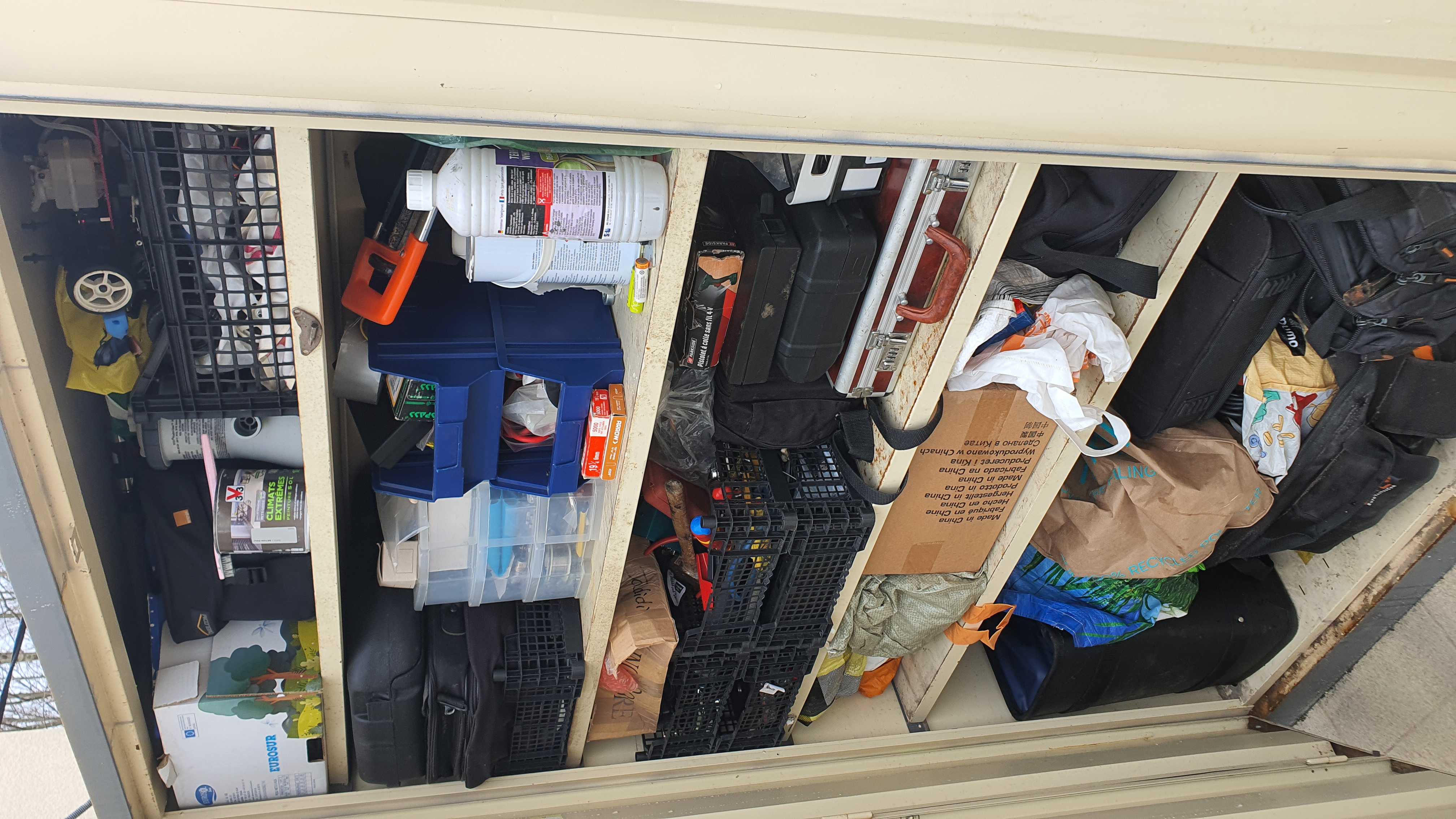 �� vendre : Placard ext�rieur en fer �  robuste et pratique 50 Agde (34)