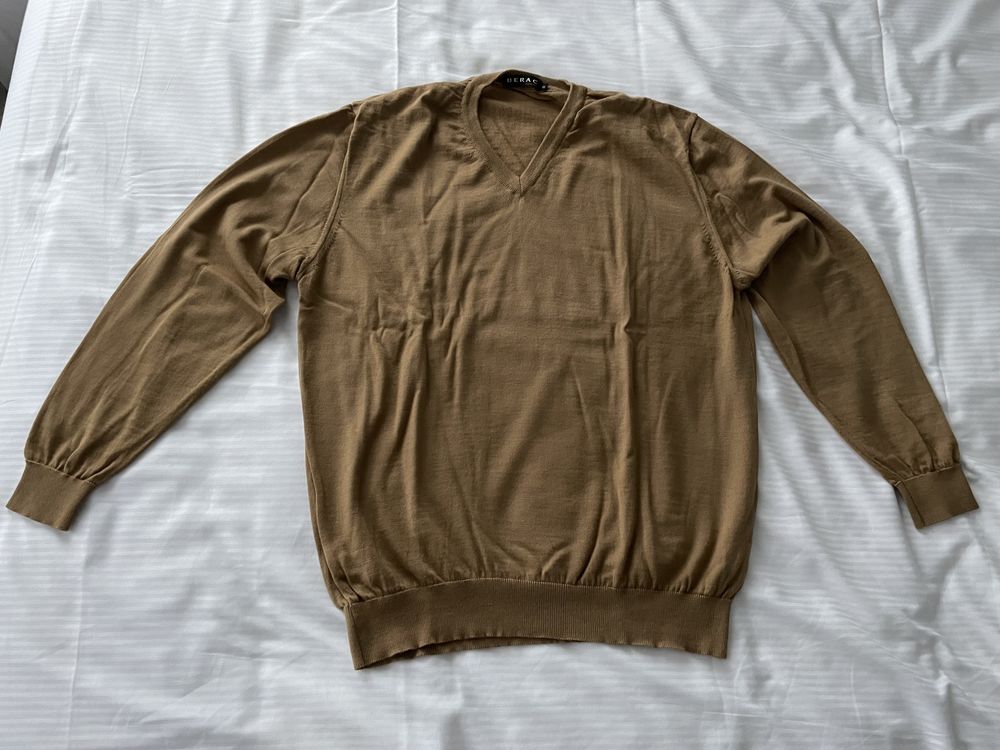 A VENDRE PULL HOMME EN V - PURE LAINE (TAILLE 6) 26 Nantes (44)