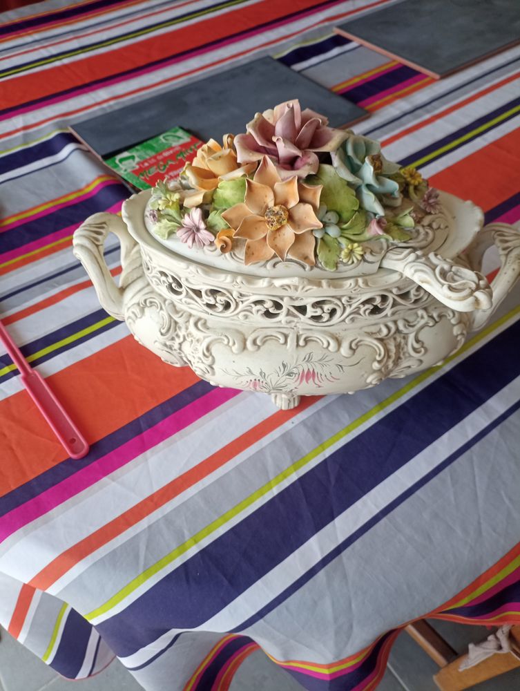 Vendre soupi�re en barbotine ancienne 350 Montcuq (46)